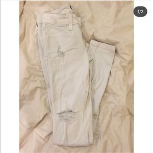 Distressed Levi White Jeans